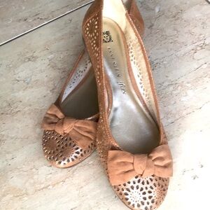 Anne Klein Flex Flats EUC